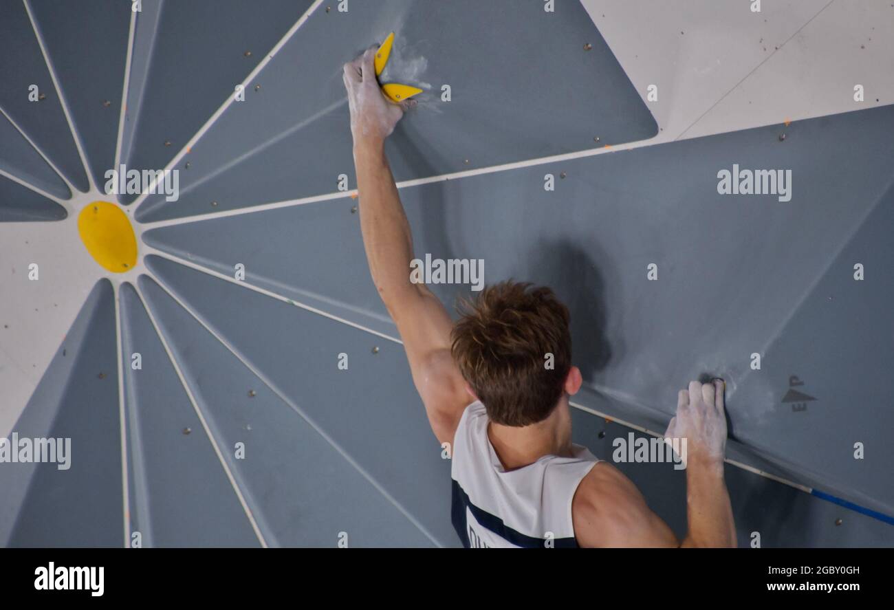 Tokio, Japan. August 2021. Der US-Amerikaner Colin Duffy tritt am Donnerstag, den 5. August 2021, beim Bouldering-Finale während der Olympischen Spiele in Tokio im Aomi Urban Sports Park in Tokio, Japan, an. Foto von Keizo Mori/UPI Credit: UPI/Alamy Live News Stockfoto
