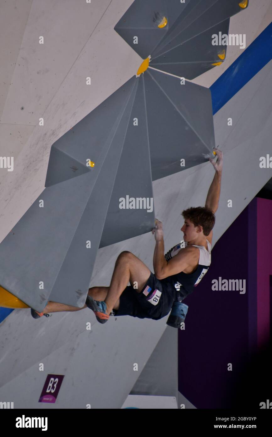 Tokio, Japan. August 2021. Der US-Amerikaner Colin Duffy tritt am Donnerstag, den 5. August 2021, beim Bouldering-Finale während der Olympischen Spiele in Tokio im Aomi Urban Sports Park in Tokio, Japan, an. Foto von Keizo Mori/UPI Credit: UPI/Alamy Live News Stockfoto