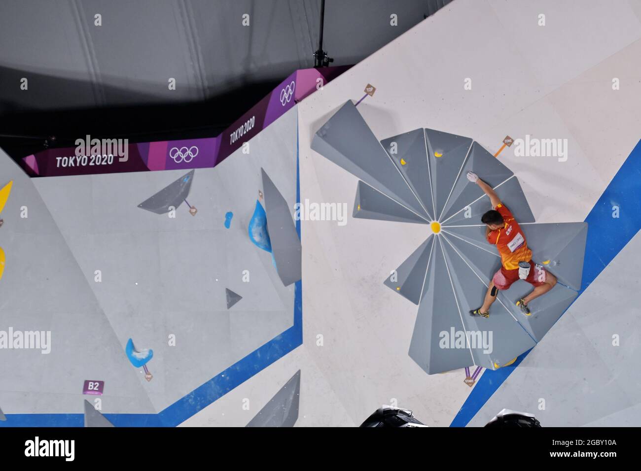 Tokio, Japan. August 2021. Der spanische ｓ Alberto Gines Lopez tritt am Donnerstag, den 5. August 2021, im Aomi Urban Sports Park in Tokio, Japan, beim Boulderfinale während der Olympischen Spiele in Tokio bei. Foto von Keizo Mori/UPI Credit: UPI/Alamy Live News Stockfoto