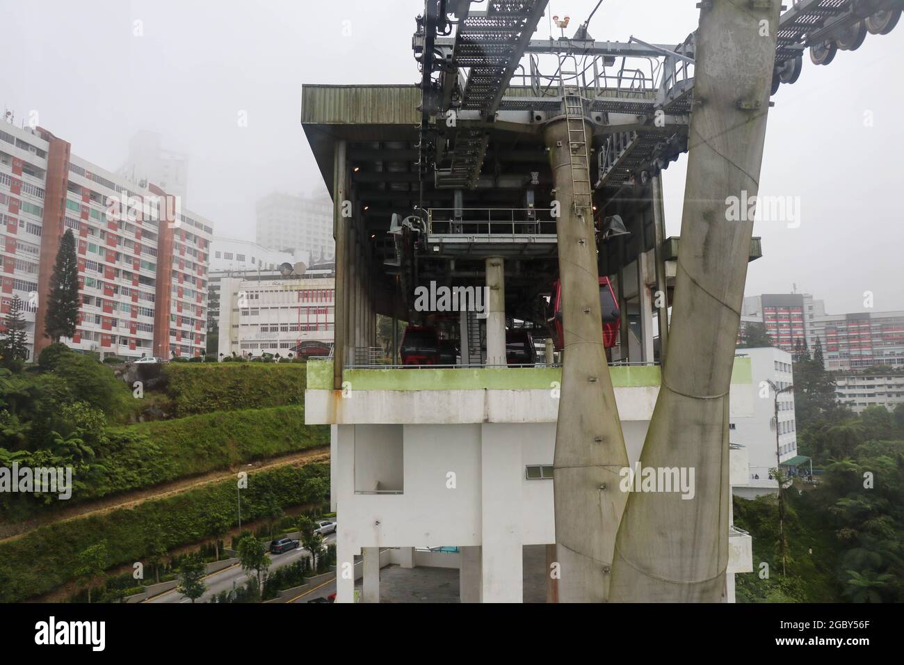 GENTING HIGHLAND, MALAYSIA - 22. NOVEMBER 2019. Die Seilbahn Awana Skyway, eine der beliebtesten Attraktionen von Genting Highland, bietet eine Art der Reise Stockfoto