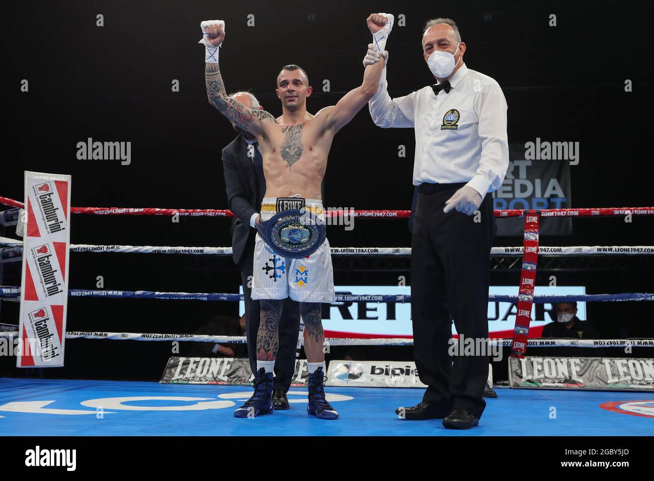 BRESCIA, ITALIEN - MAI 15: Nicola Henchiri gewinnt am 15. Mai 2021 im Mario Rigamonti Sport Center in Brescia, Italien, den EU-Super-Federgewichtstitel. Quelle: Stefano Nicoli/Speed Media/Alamy Live News Stockfoto