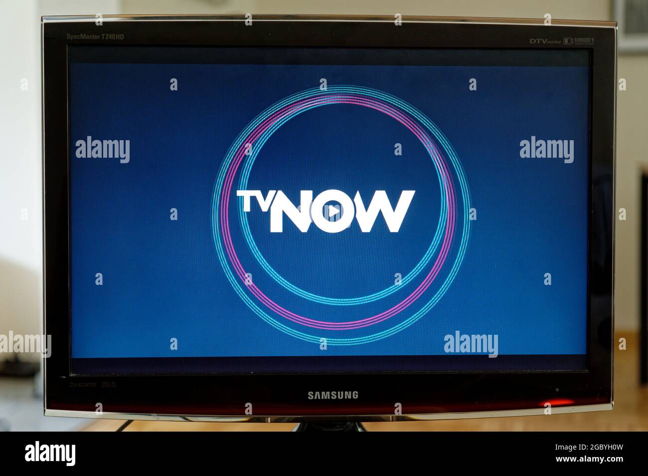 Köln, Deutschland. August 2021. Das Logo des Streaming-Dienstes TVNOW ist  auf einem Bildschirm zu sehen. Die RTL Group legt ihre Halbjahreszahlen auf  05.08.2021 vor. Quelle: Henning Kaiser/dpa/Alamy Live News Stockfotografie  - Alamy
