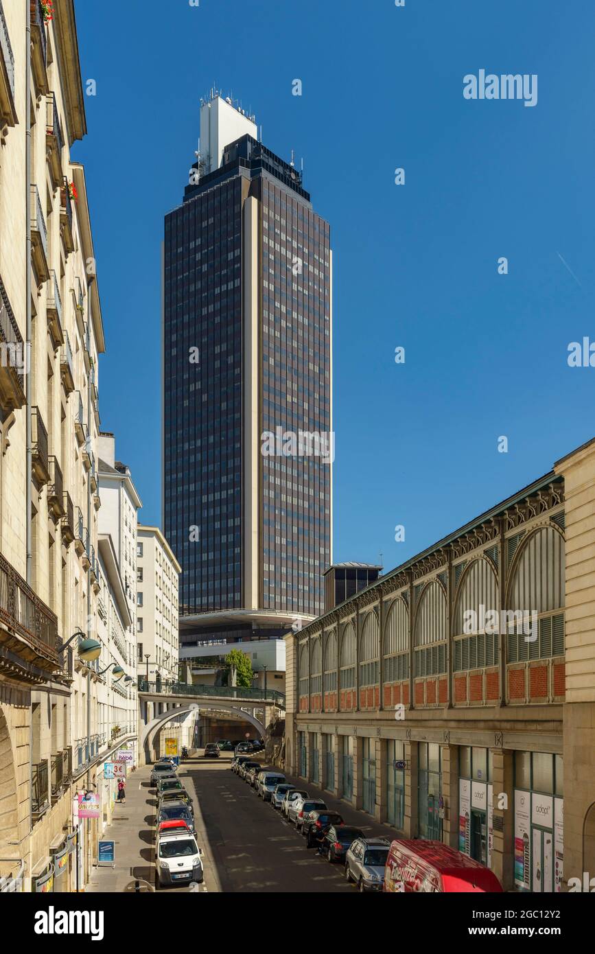 FRANKREICH, LOIRE-ATLANTIQUE (44), NANTES, RUE DE L'ARCHE SECHE UND TOUR DE BRETAGNE Stockfoto