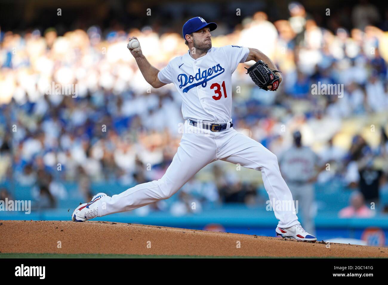 Los Angeles Vereinigte Staaten August 2021 Los Angeles Dodgers Pitcher Max Scherzer 31 Wirft Den Ball Wahrend Eines Mlb Spiels In Der Regularen Saison Gegen Die Houston Astros Mittwoch 4 August 2021