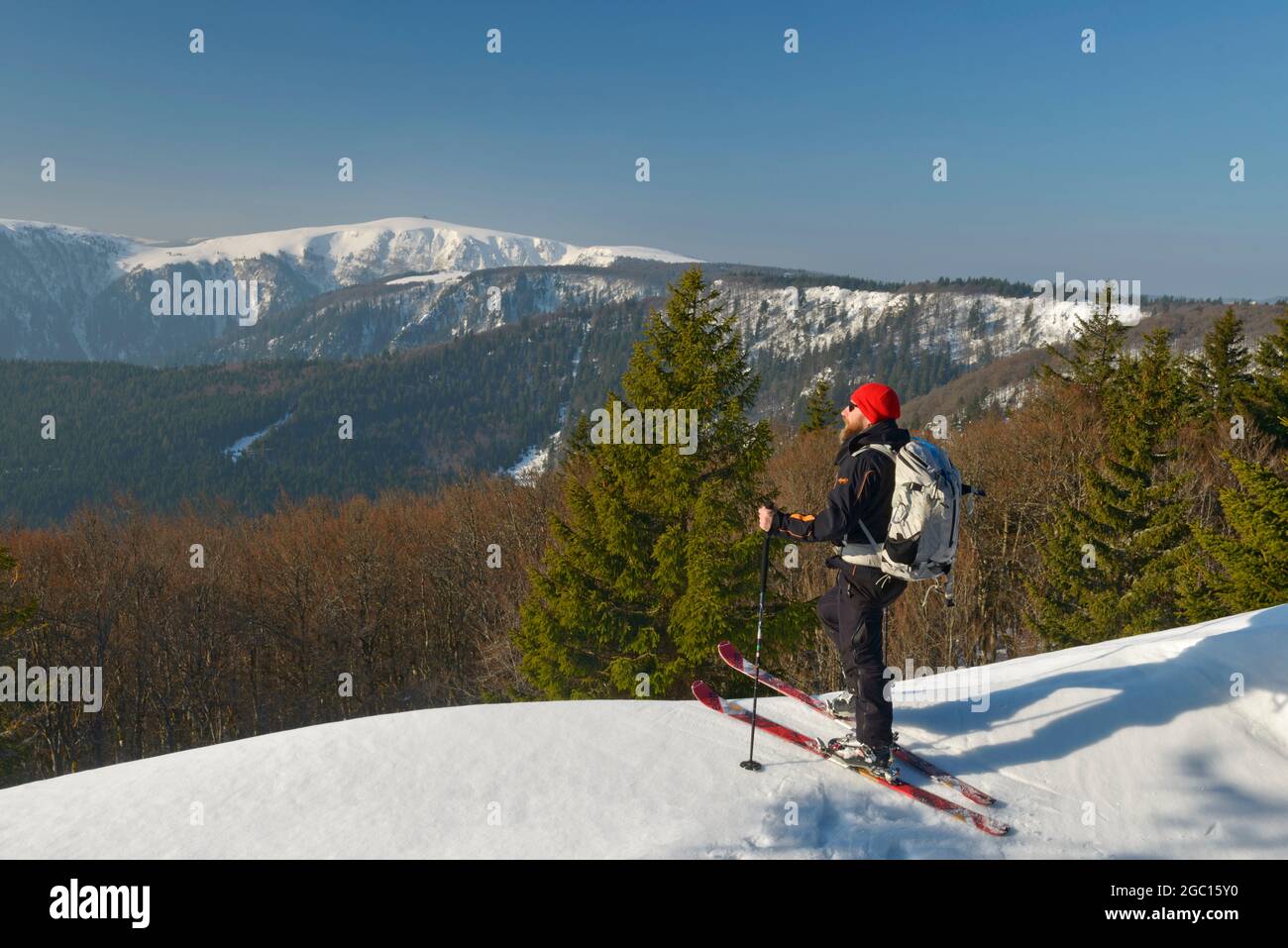 FRANKREICH, HAUT-RHIN (68), SOULTZEREN, NATURPARK BALLONS DES VOSGES, SKITOUREN FÜR SKIFAHRER IN WURZELSTEIN Stockfoto