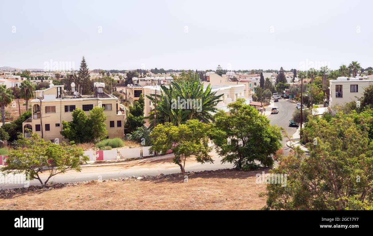 Blick auf die Stadt Paphos in Zypern. Paphos ist als Zentrum der antiken Geschichte und Kultur der Insel bekannt. Stockfoto