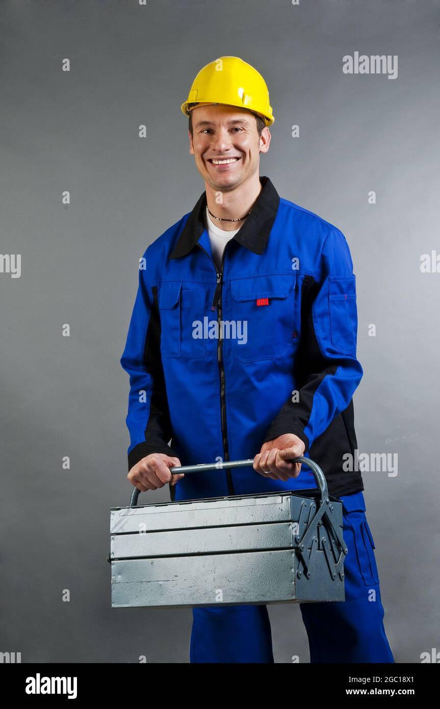 Arbeiter mit blauem Kragen und Werkzeugkasten Stockfoto