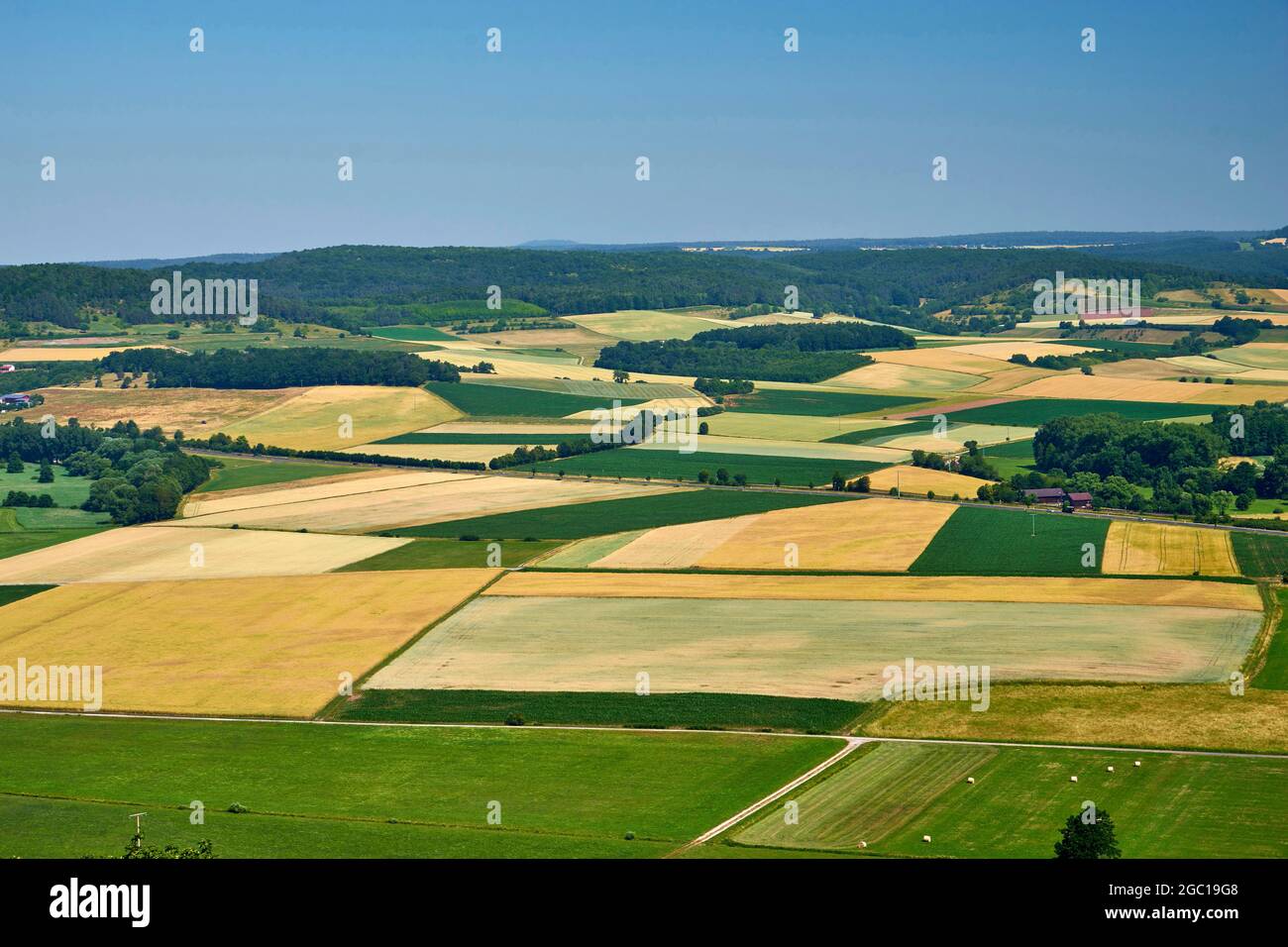 blick vom Schloss Saaleck bei Hammelburg auf das Tal der Fraenkischen Saale mit den Dörfern Untereschenbach (vorne) und Diebach (hinten), Stockfoto