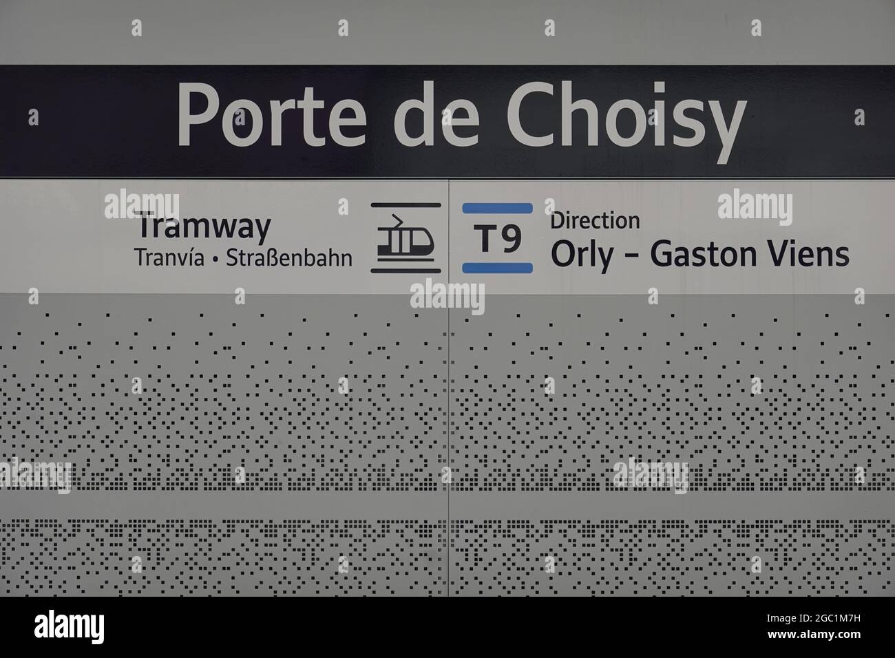 Paris, moderne Straßenbahn Porte de Choisy-Orly, Linie T9 // Paris, moderne Straßenbahn Porte de Choisy-Orly, Linie T9 Stockfoto