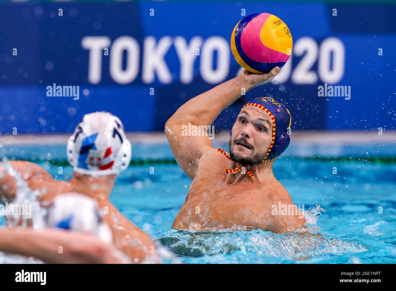 TOKIO, JAPAN - 6. AUGUST: Während des Olympischen Wasserball-Turniers 2020 in Tokio, dem Halbfinale der Männer zwischen Serbien und Spanien, am 6. August 2021 im Tatsumi Waterpolo Center in Tokio, Japan (Foto: Marcel ter Bals/Orange Picles) Stockfoto