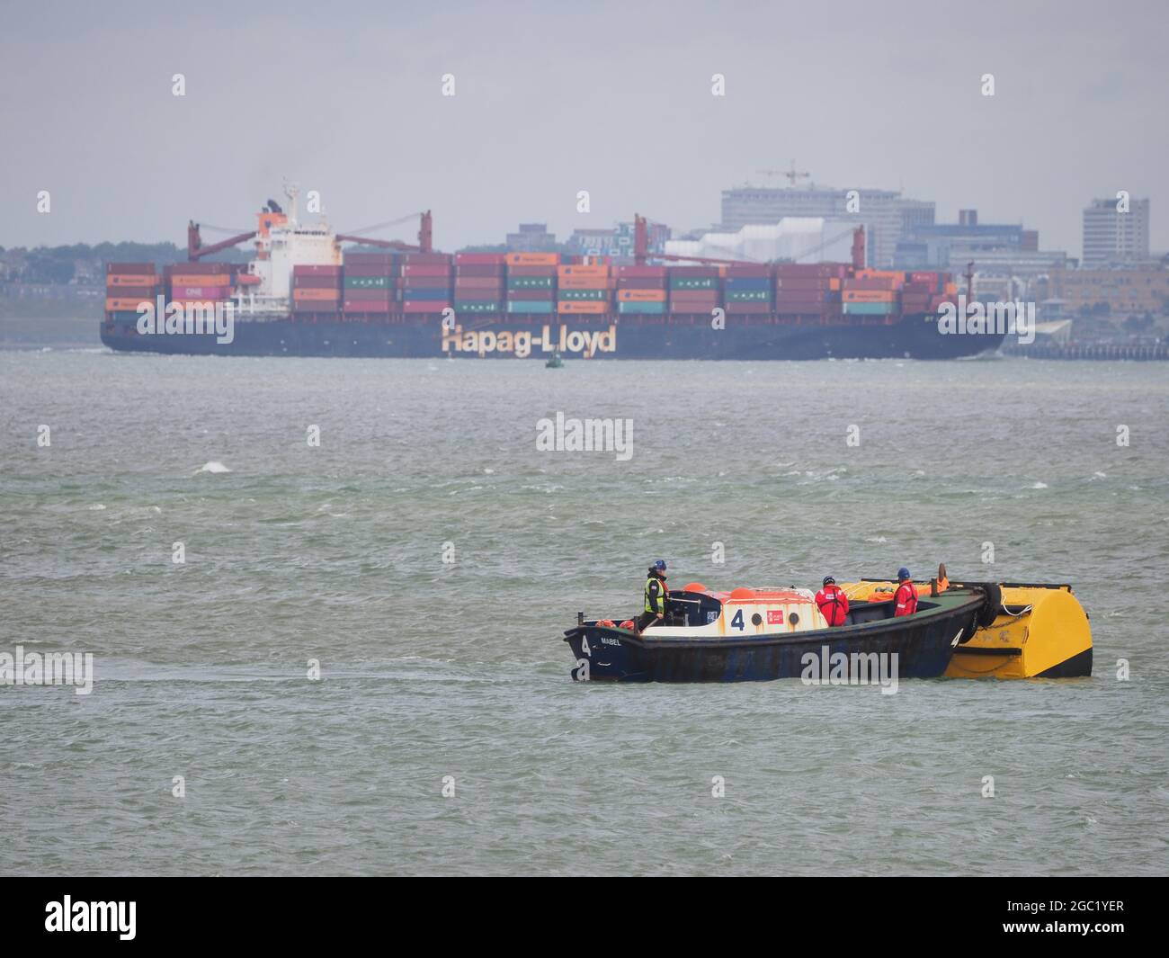 Sheerness, Kent, Großbritannien. August 2021. UK Wetter: Gemischt - bedeckt mit einigen sonnigen Zauber, aber drohende Regenwolken in Sheerness, Kent. Kredit: James Bell/Alamy Live Nachrichten Stockfoto