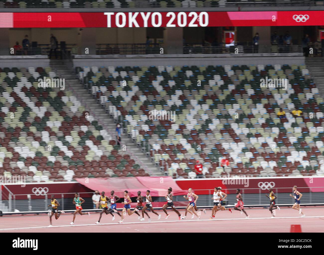 Tokio, Japan. August 2021. Die Athleten treten am Freitag, den 6. August 2021, in der 1. Runde der 4 x 400-Meter-Staffel der Männer bei den Olympischen Sommerspielen 2020 in Tokio, Japan, an. Foto von Bob Strong/UPI Credit: UPI/Alamy Live News Stockfoto