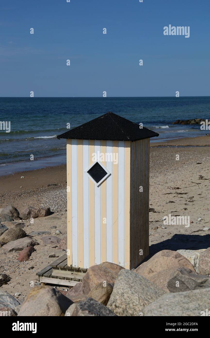 Toilette am Strand von Rageleje Stockfoto