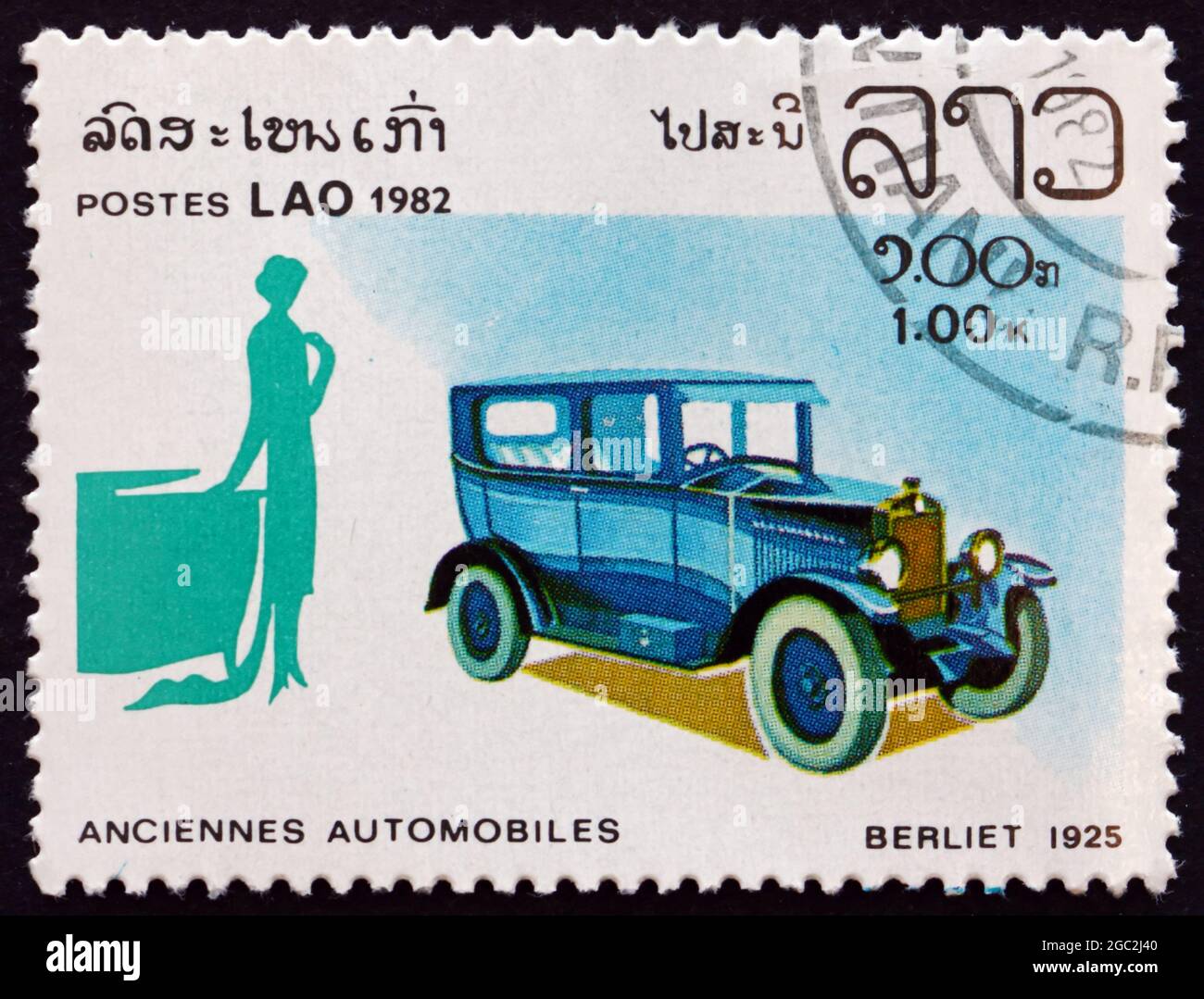 LAOS - UM 1982: Eine in Laos gedruckte Briefmarke zeigt 1925 Berliet, Classic Automobile, um 1982 Stockfoto