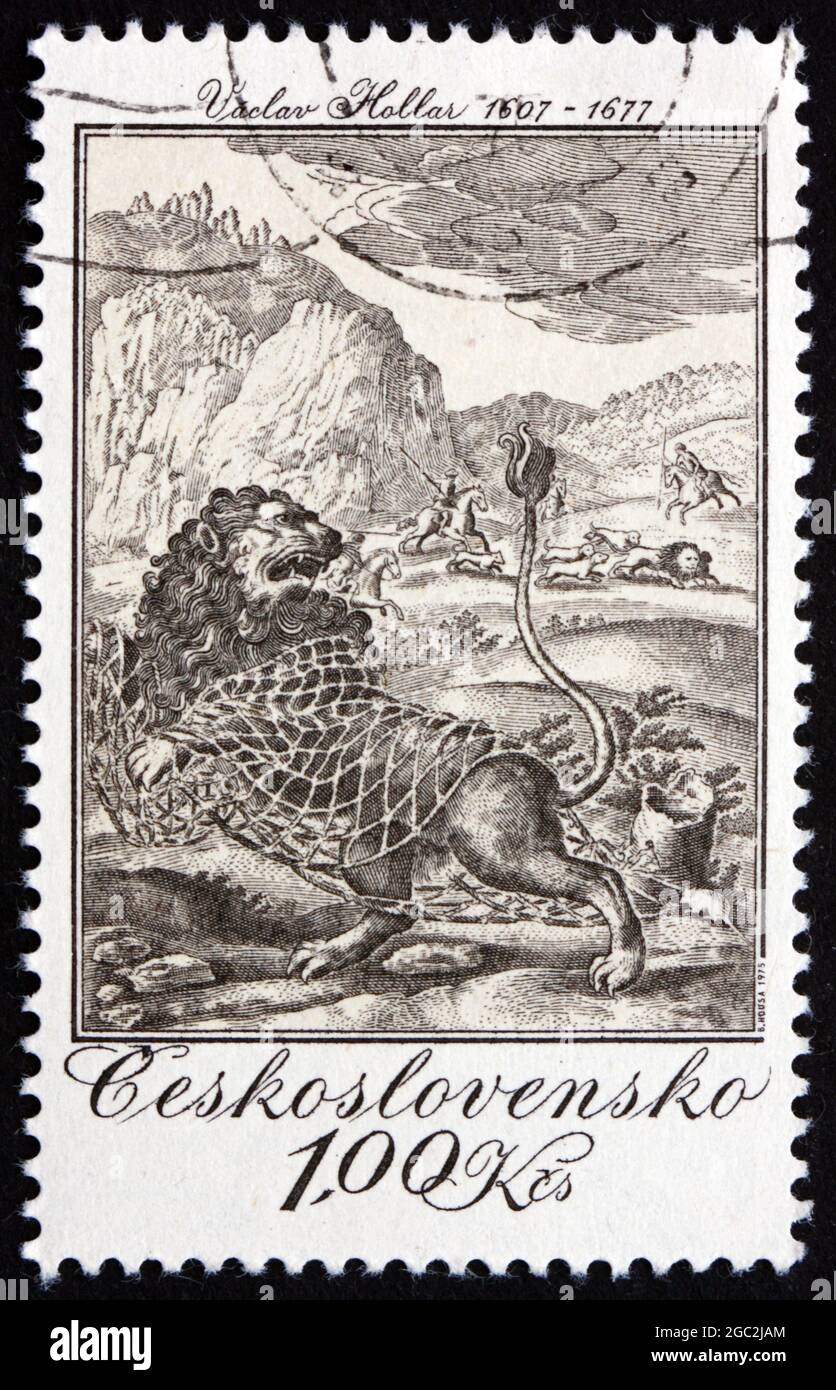 TSCHECHOSLOWAKEI - UM 1975: Eine in der Tschechoslowakei gedruckte Marke zeigt den Löwen und die Maus, Gravur von Vaclav Hollar, Jagdszene, um 1975 Stockfoto