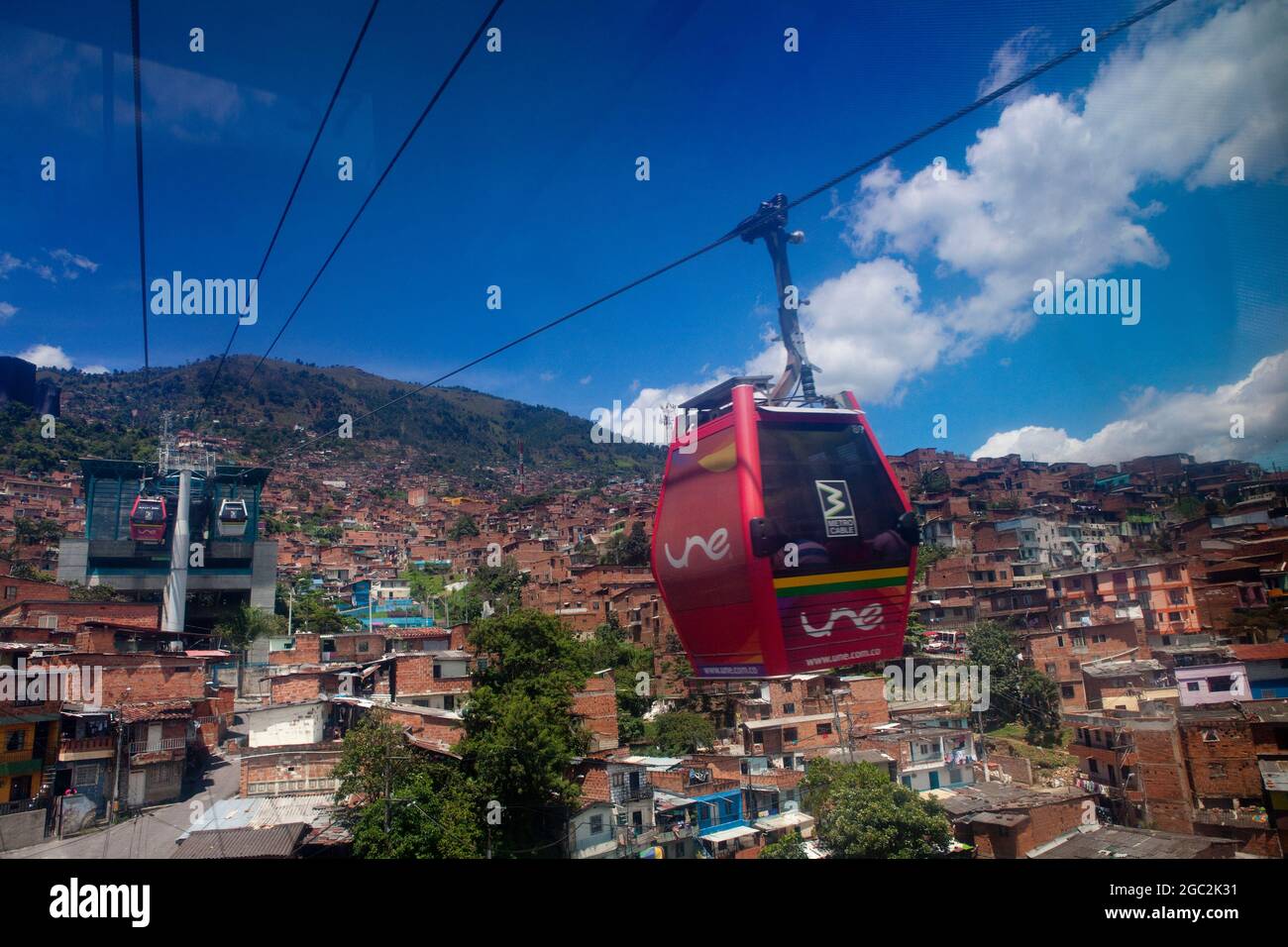Metrocable Gondelbahn öffentlichen Verkehrsmitteln in Medellin, Kolumbien Stockfoto