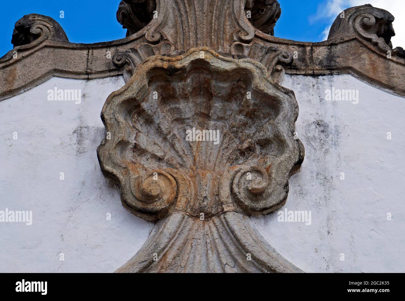 Antiker Brunnen (Detail) erbaut im Jahr 1759 in der historischen Stadt Ouro Preto, Brasilien Stockfoto