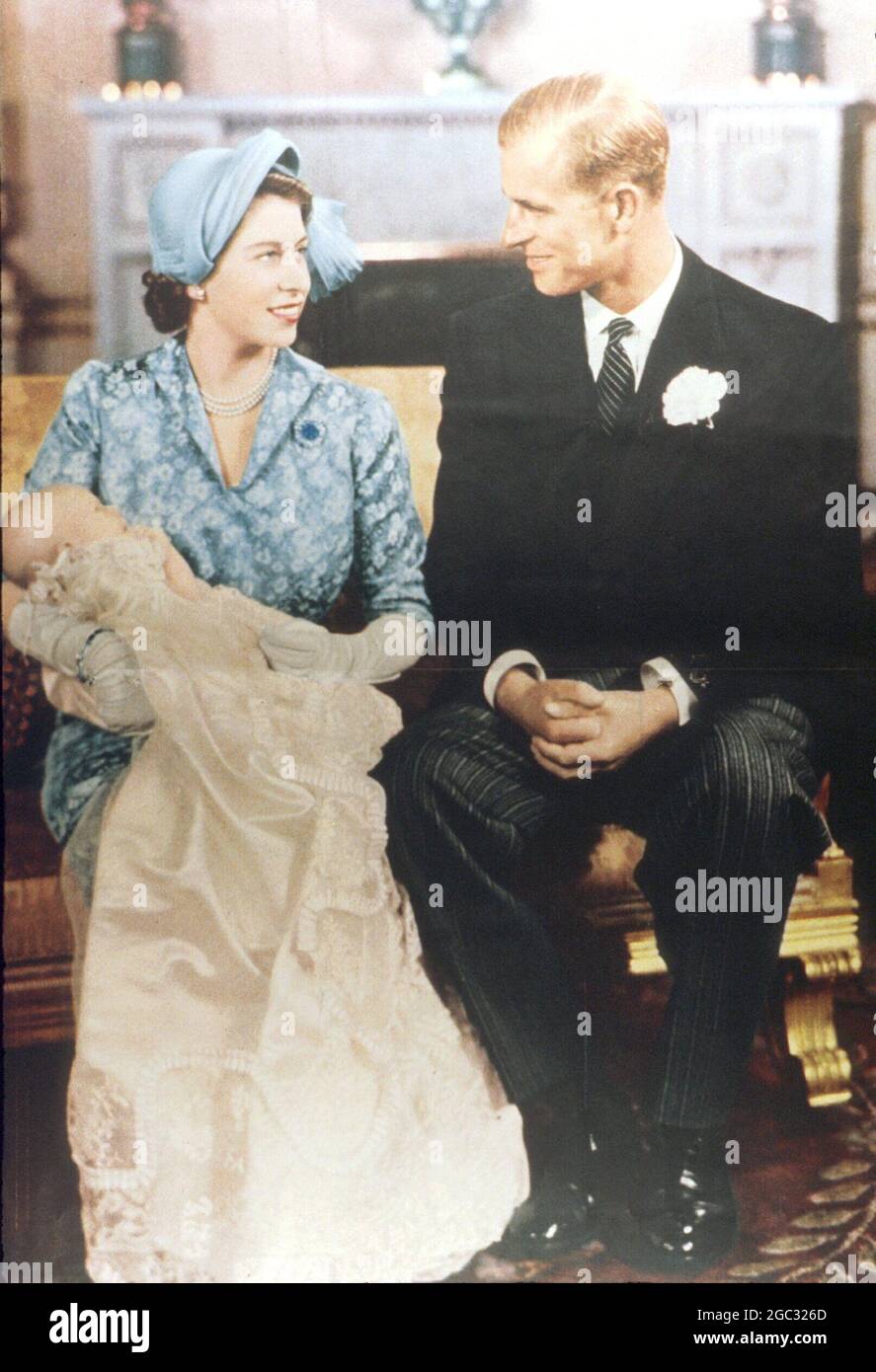 Königin Elizabeth II. Mit Prinz Phillip und der neugeborenen Prinzessin Anne. 1950 Stockfoto