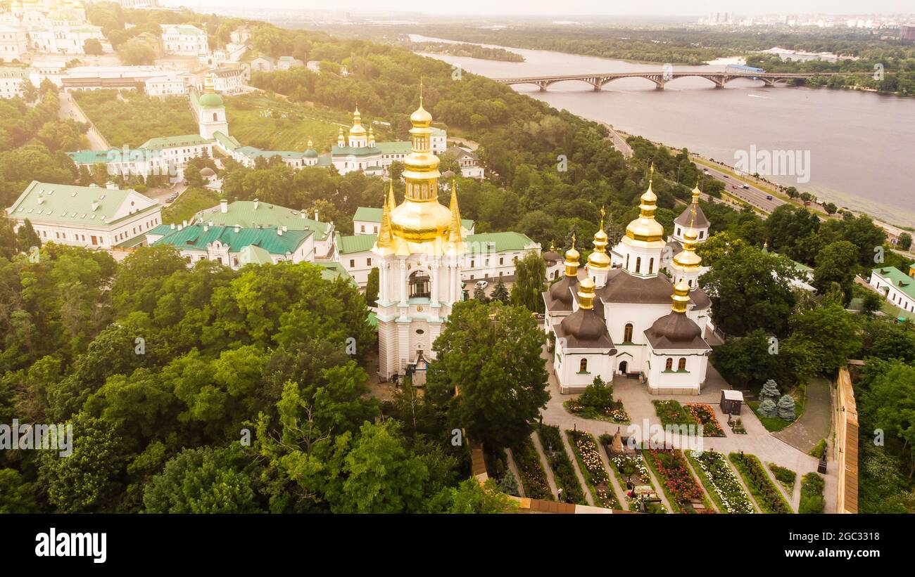 Eine Besichtigung der Kiewer Pechersker Lavra, der Honizide und der Mutterheimatdenkmäler Stockfoto