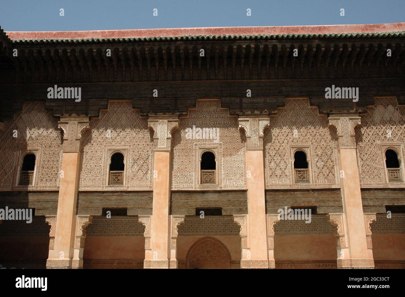 Low-Angle-Aufnahme der Schule „Son of Joseph“ in Marrakesch, Marokko Stockfoto