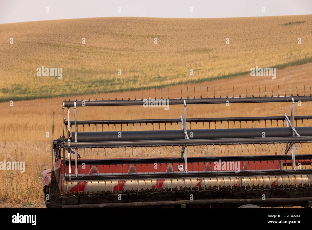 Nahaufnahme der Mähdrescherrotoren und Erntefelder in der Nähe von Colfax, Bundesstaat Washington, USA Stockfoto