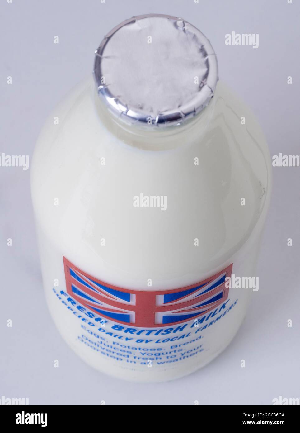 Traditionelle britische Glasmilchflasche mit Union Jack Flag-Design Stockfoto