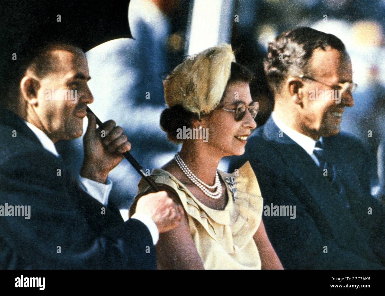Königin Elizabeth II. (Elizabeth Alexandra Mary Windsor, geboren am 21. April 1926) auf königlicher Tournee in Australien im Jahr 1954 - ©TopFoto Stockfoto