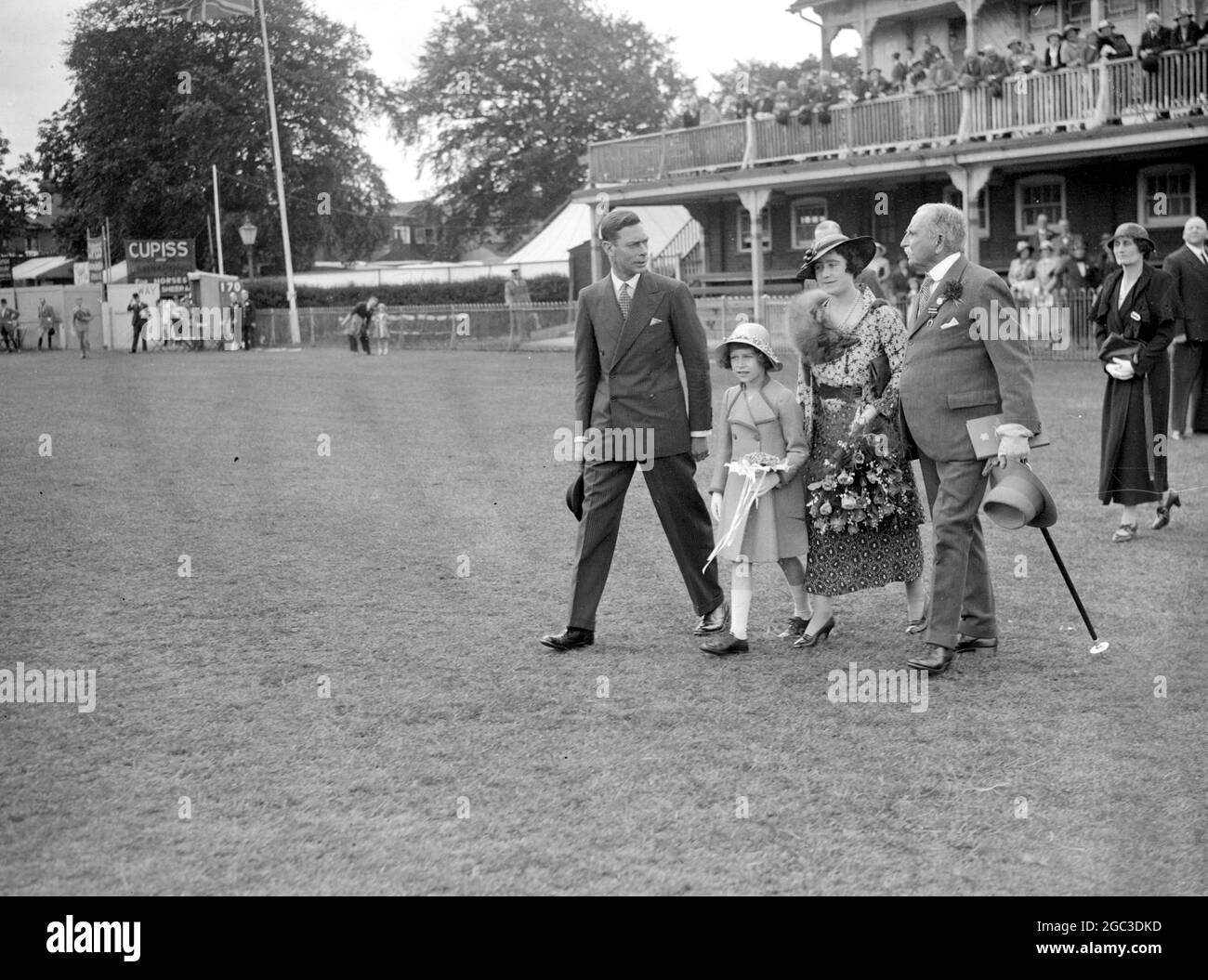 Richmond Horse Show . Der Herzog und die Herzogin von York und Prinzessin Elizabeth . 14. Juni 1935 Stockfoto