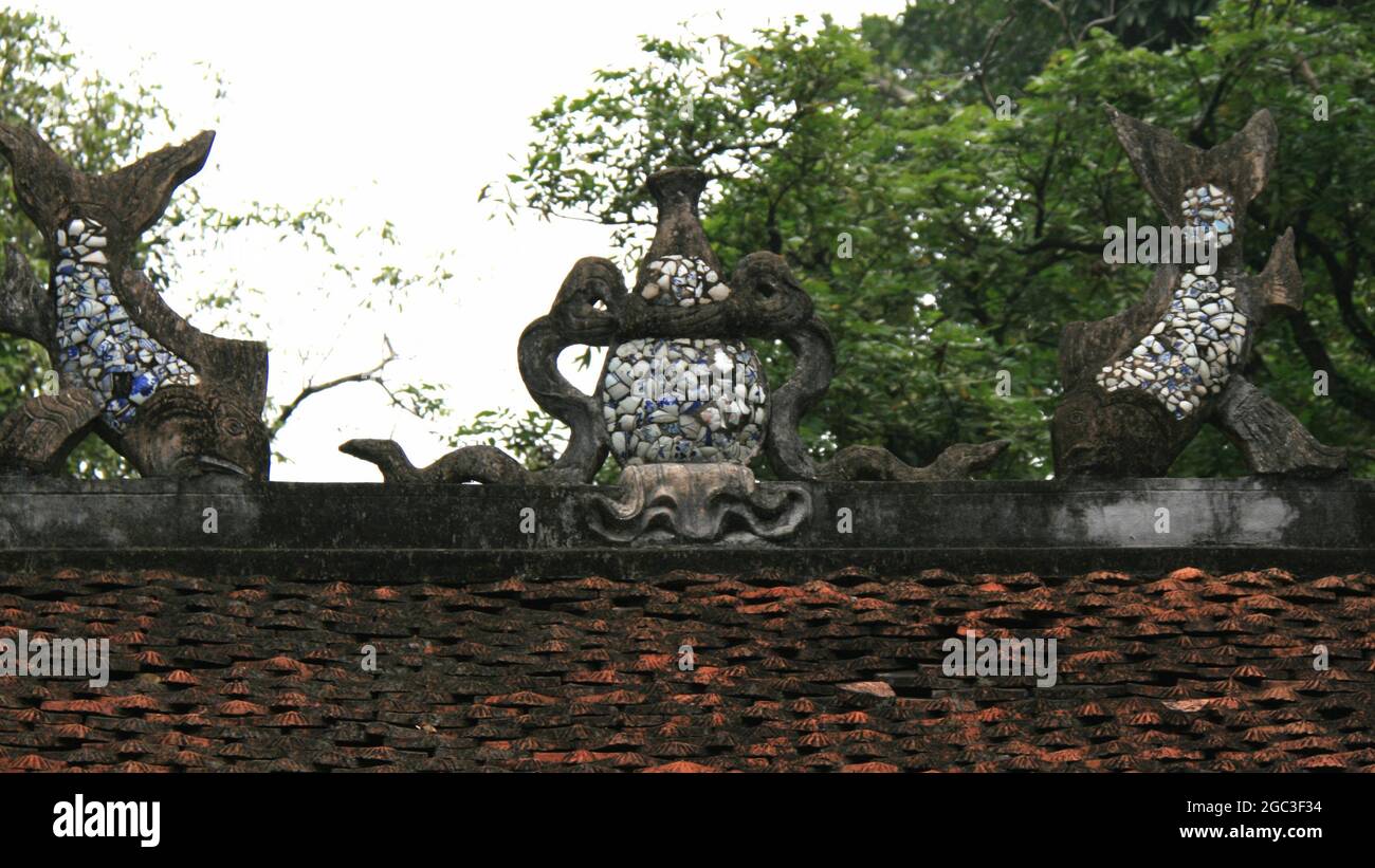Dach eines Pavillons in einem Tempel in hanoi (vietnam) Stockfoto