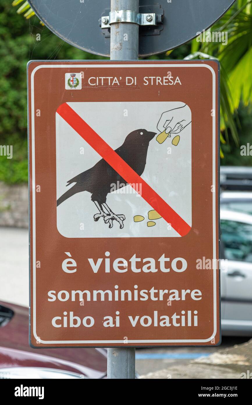 Fütterung Vögel verboten Schild, Stresa, Lago Maggiore, Piemont, Italien Stockfoto