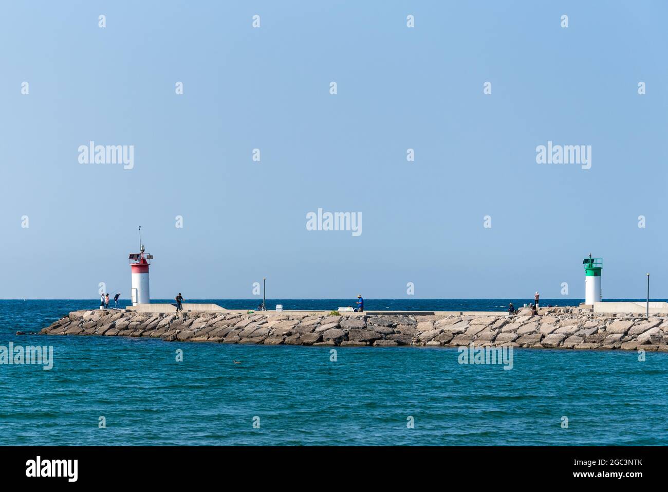 Leuchtturm am Eingang zum Frenchman's Bay Harbor an der Küste des Lake Ontario in Pickering City, Ontario, Kanada Stockfoto