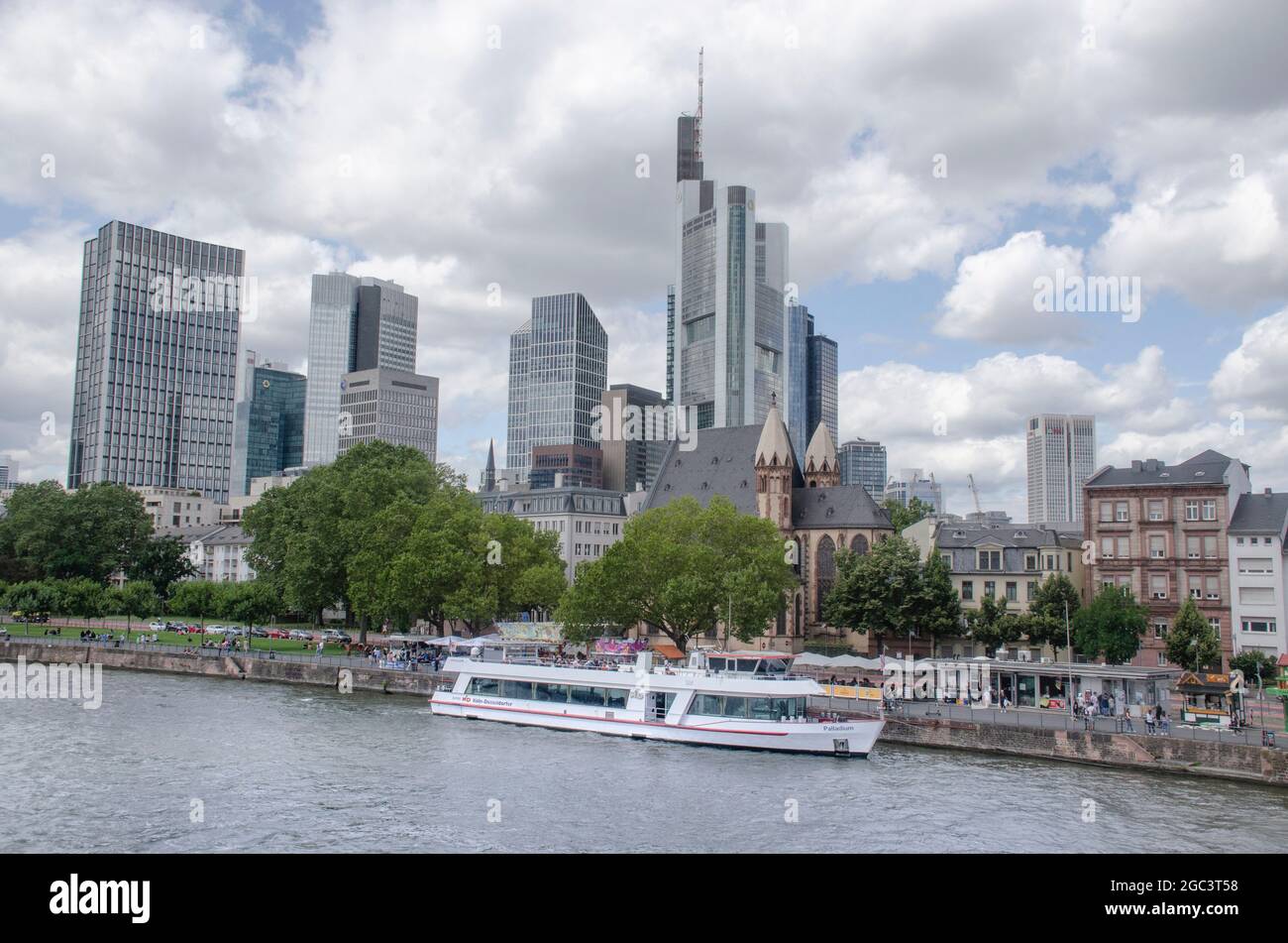 Frankfurt Juli 2021: Hochhäuser in der Frankfurter Bank Stockfoto