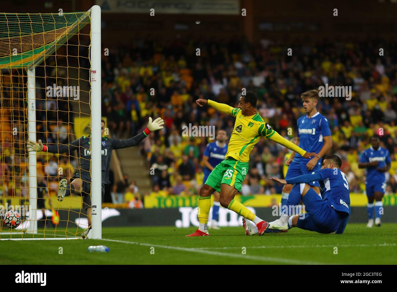 Adam Idah von Norwich City erzielt ein Tor, um es 2-0 zu schaffen - Norwich City gegen Gillingham, Pre-Season Friendly, Carrow Road, Norwich, Großbritannien - 3. August 2021 Stockfoto