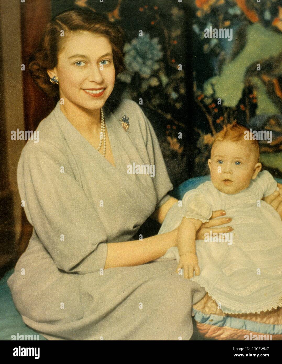 Prinzessin Elizabeth mit Charles als Baby 1949 Stockfoto