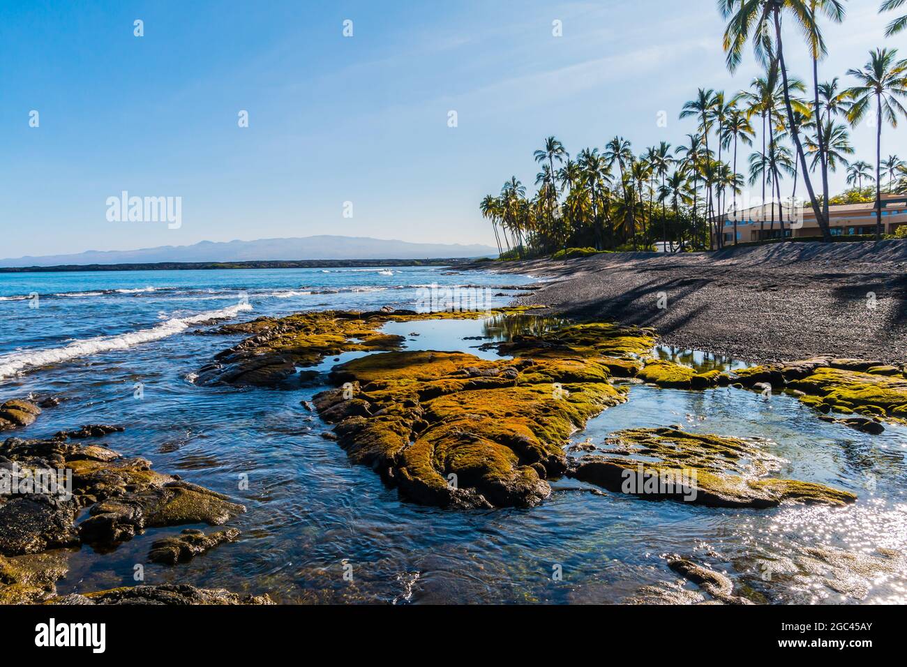 Gezeitentümpel und freiliegendes Lava Reef am Kiholo Bay Beach, Hawaii Island, Hawaii, USA Stockfoto