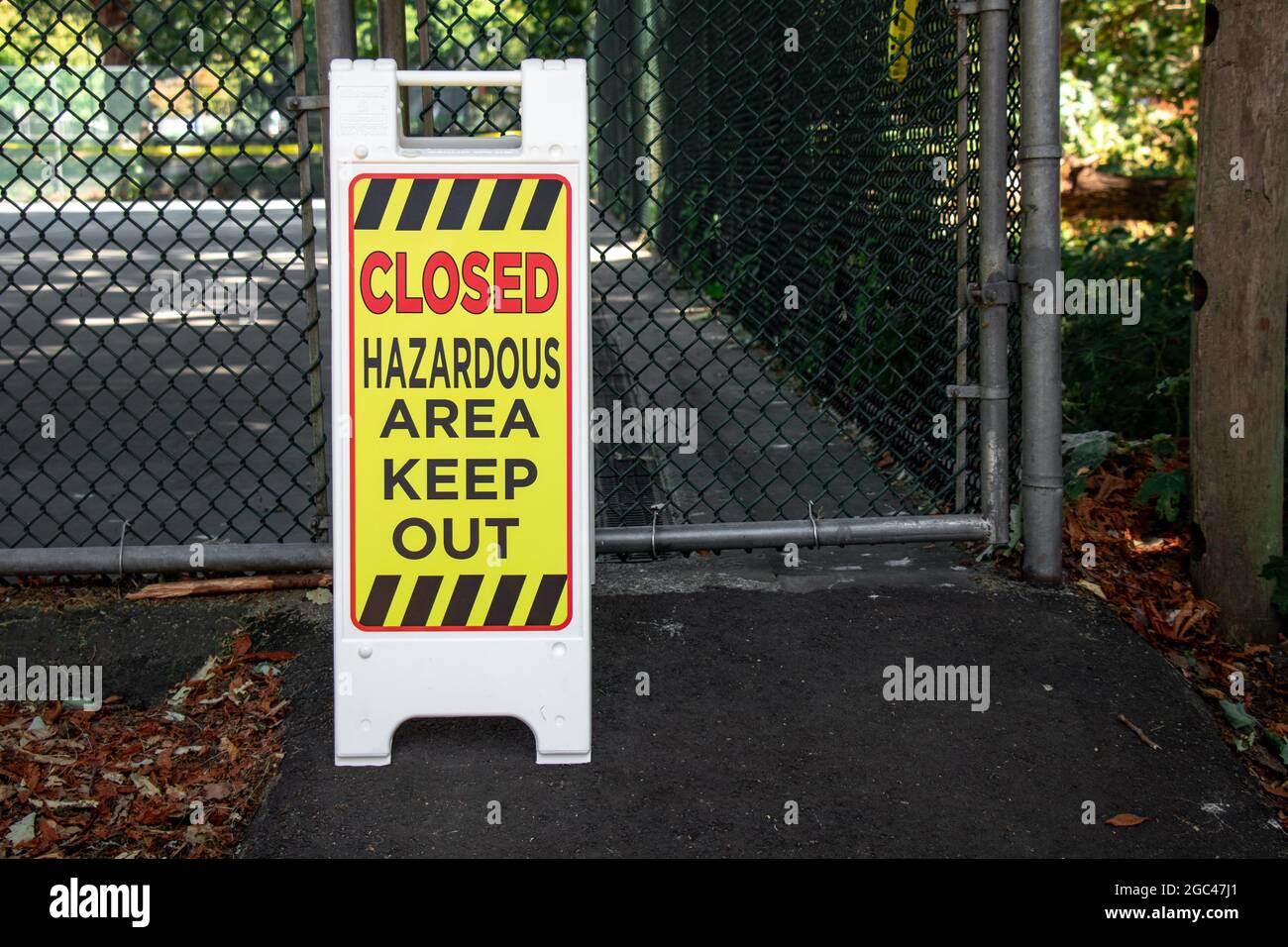 Blick auf das Warnschild geschlossener Gefahrenbereich im Stanley Park in Vancouver Stockfoto