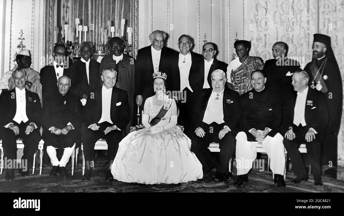 13. SEPTEMBER 1962 DIE PREMIERMINISTER UND FÜHRER DES COMMONWEALTH POSIEREN FÜR EIN FOTO BEI EINEM BANKETT VON KÖNIGIN ELIZABETH II. IM BUCKINGHAM PALACE IN LONDON, ENGLAND. Stockfoto