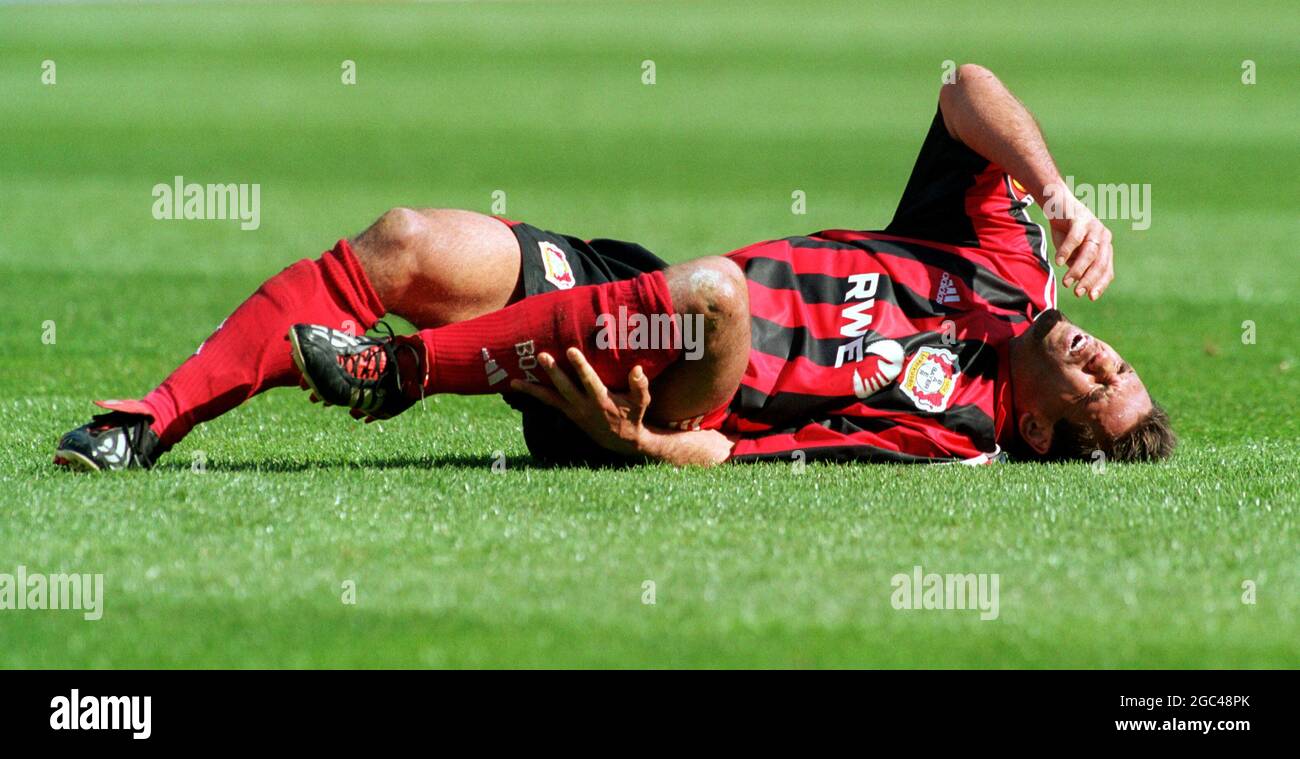 Leverkusen Deutschland 6.4.2002, Fußball: Bundesliga-Saison 2001/02, Bayer 04 Leverkusen (B04, rot) gegen FC Köln (KOE, weiß) – Ulf KIRSTEN (B04) Stockfoto