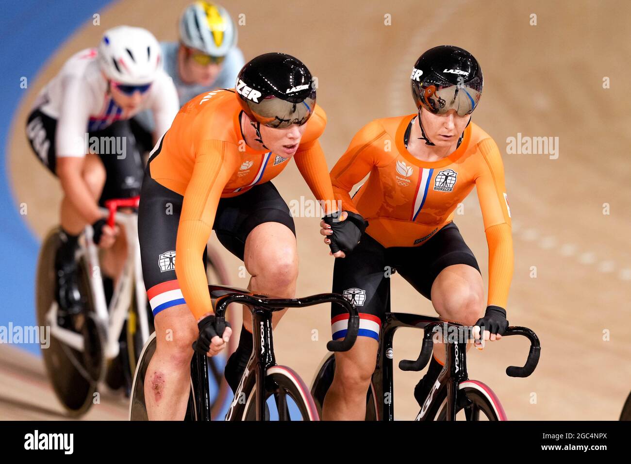 Shizuoka, Japan. August 2021. Kirsten Wild (NED), Amy Pieters (NED) Radfahren: Madison Finale der Frauen während der Olympischen Spiele 2020 in Tokio auf dem Izu Velodrome in Shizuoka, Japan. Quelle: Shutaro Mochizuki/AFLO/Alamy Live News Stockfoto