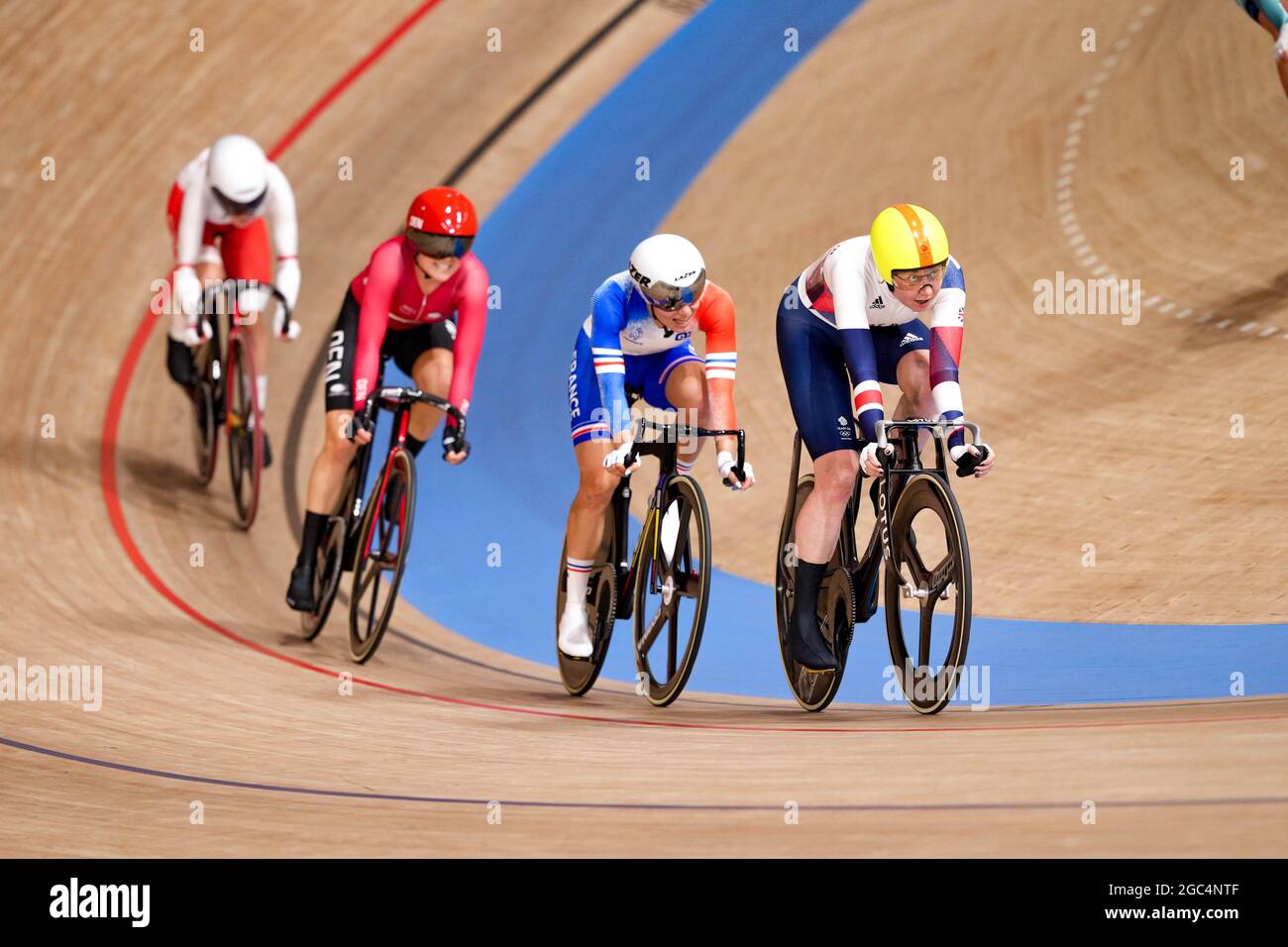Shizuoka, Japan. August 2021. Clara Copponi (FRA), Katie Archibald (GBR) Radsport: Madison Finale der Frauen während der Olympischen Spiele 2020 in Tokio auf dem Izu Velodrome in Shizuoka, Japan. Quelle: Shutaro Mochizuki/AFLO/Alamy Live News Stockfoto