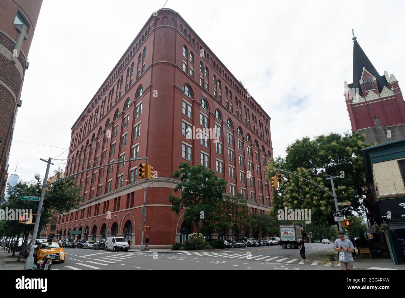 Das 10-stöckige Archivgebäude, das einen ganzen Block in Manhattans Greenwich Village einnimmt, ist im National Register of Historic Places gelistet. Stockfoto