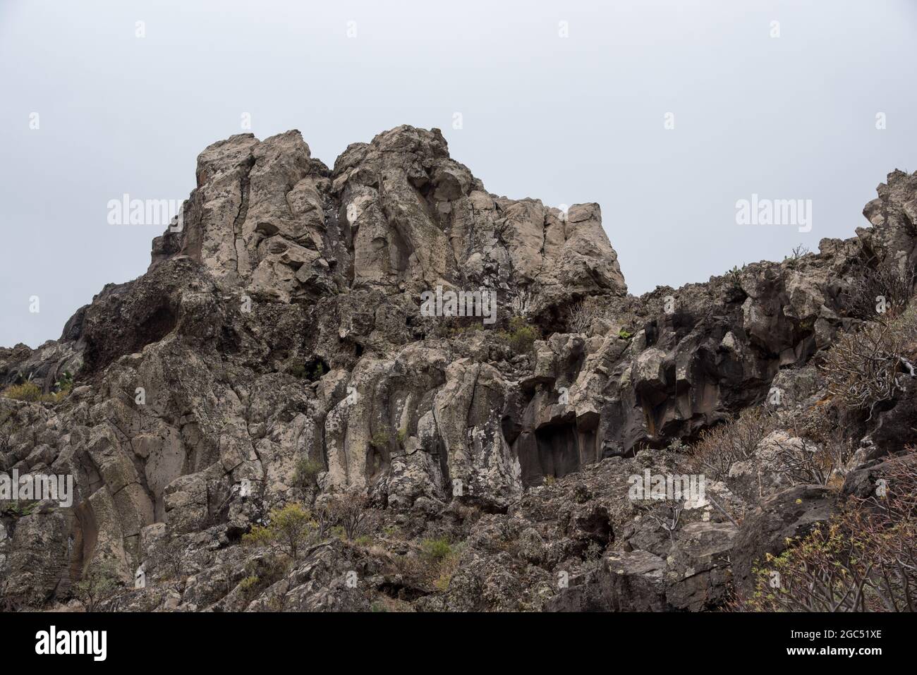 Lomo del Azodoe ist ein Bergrücken mit steilen Vulkanhängen im Süden von La Gomera auf der Kanarischen Insel. Stockfoto