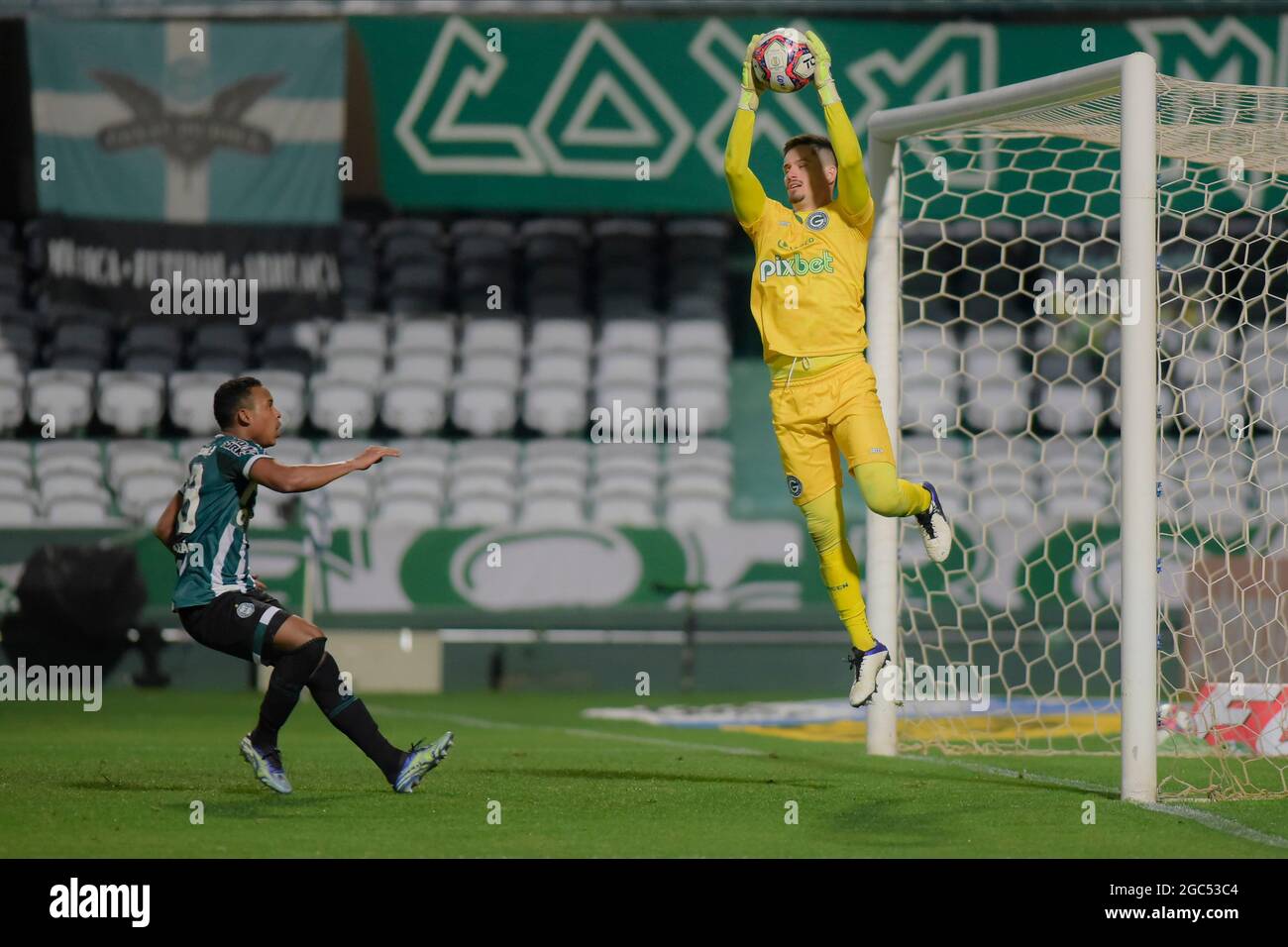 Curitiba Brasilien August 2021 Igor Paixao Und Tadeu Wahrend Coritiba Und Goias Das Spiel Gilt Fur Die 16 Runde Des Campeonato Brasileiro Serie B Estadio Major Antonio Couto Pereira Curitiba Pr Kredit