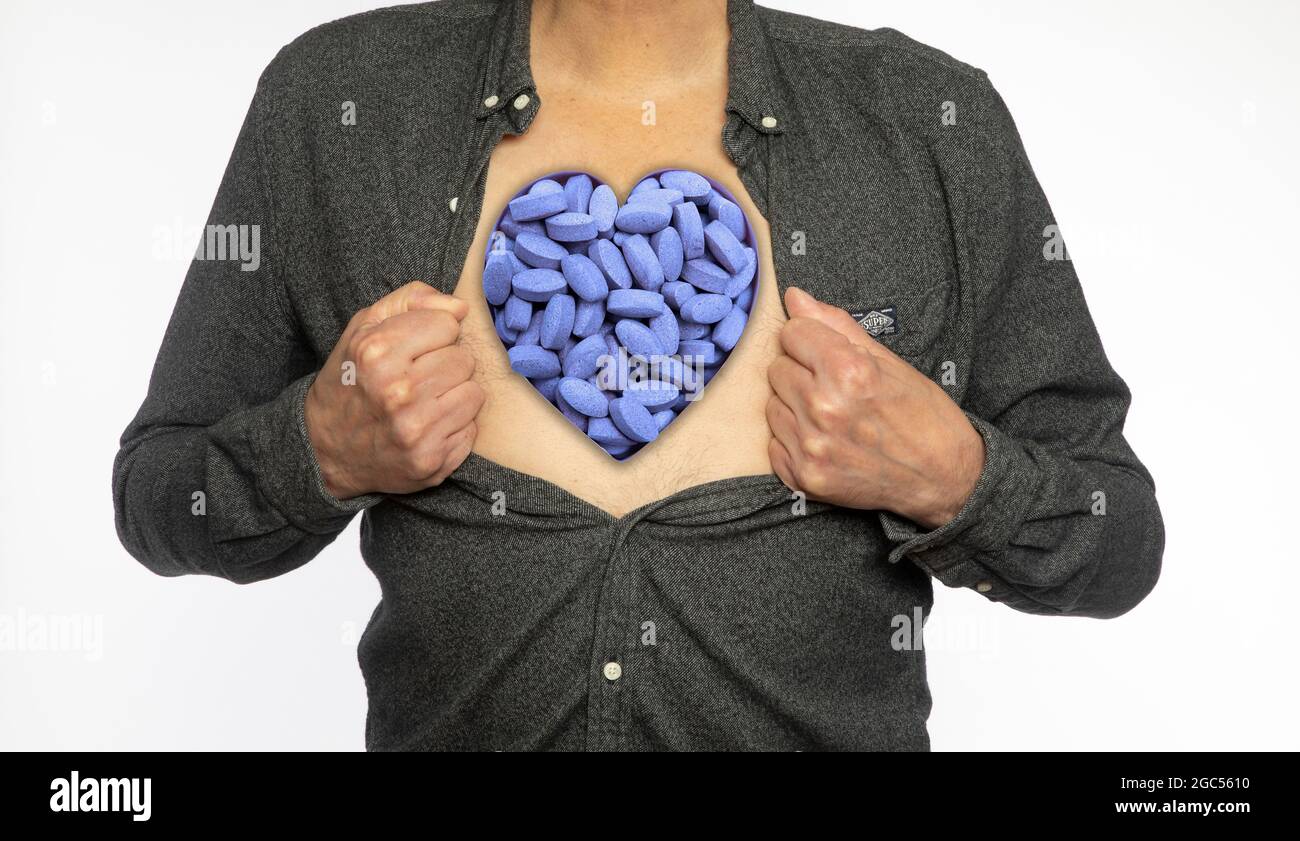 Einnahme von Herzmedikamenten, konzeptuelles zusammengesetztes Bild Stockfoto