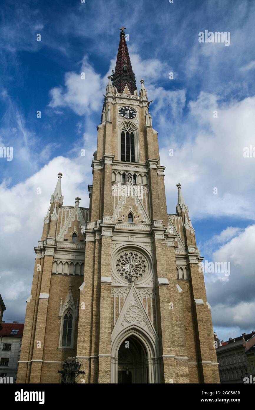 Bild der Kathedrale von Novi Sad. Die Kirche „Name Mariens“ ist eine römisch-katholische Pfarrkirche, die dem Fest des Heiligen Namens Mariens gewidmet ist. Es ist Th Stockfoto