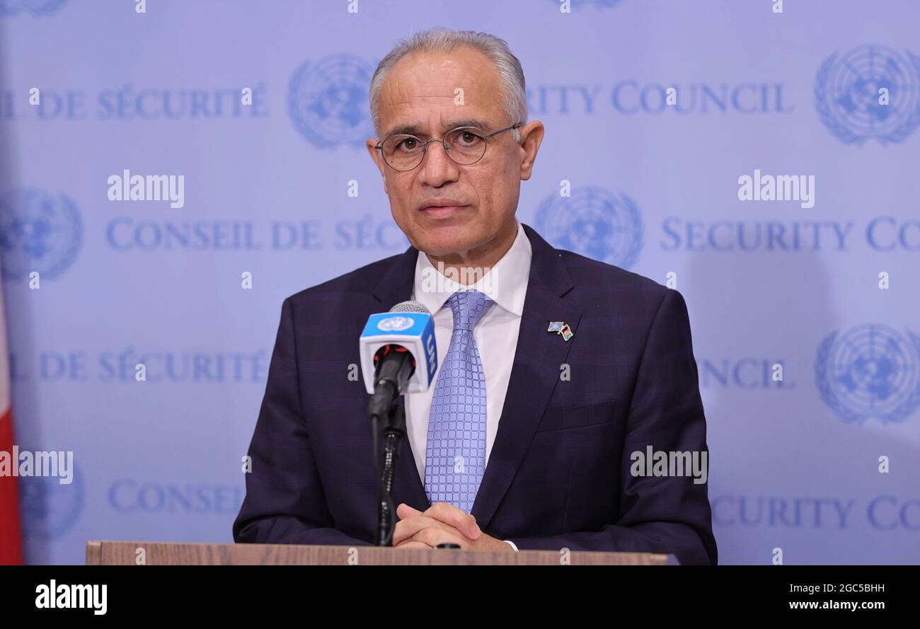 United Nations, New York, USA, 06. August 2021 - Ghulam M. Isaczai, Ständiger Vertreter der Islamischen Republik Afghanistan bei den Vereinten Nationen, spricht vor der Presse über die Lage in Afghanistan heute vor dem UN-Hauptquartier in New York City. Foto: Luiz Rampelotto/EuropaNewswire FOTOKREDIT ERFORDERLICH. Stockfoto