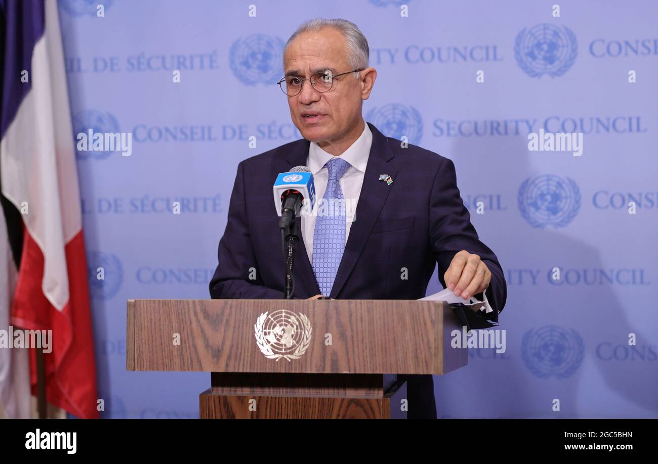 United Nations, New York, USA, 06. August 2021 - Ghulam M. Isaczai, Ständiger Vertreter der Islamischen Republik Afghanistan bei den Vereinten Nationen, spricht vor der Presse über die Lage in Afghanistan heute vor dem UN-Hauptquartier in New York City. Foto: Luiz Rampelotto/EuropaNewswire FOTOKREDIT ERFORDERLICH. Stockfoto