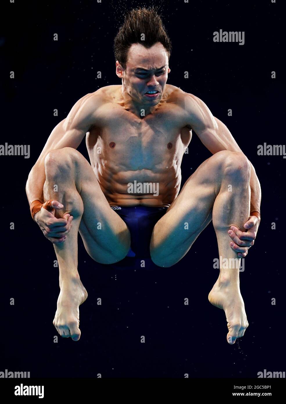 Der britische Tom Daley während des Halbfinales der 10-Meter-Plattform der Männer im Tokyo Aquatics Center am 15. Tag der Olympischen Spiele 2020 in Tokio in Japan. Bilddatum: Samstag, 7. August 2021. Stockfoto