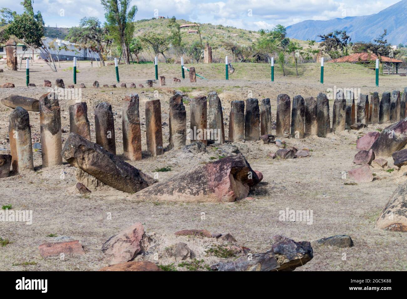 Archäologische Stätte El Infernito mit einer Sammlung von steinernen Menhiren. Villa de Leyva, Kolumbien. Stockfoto