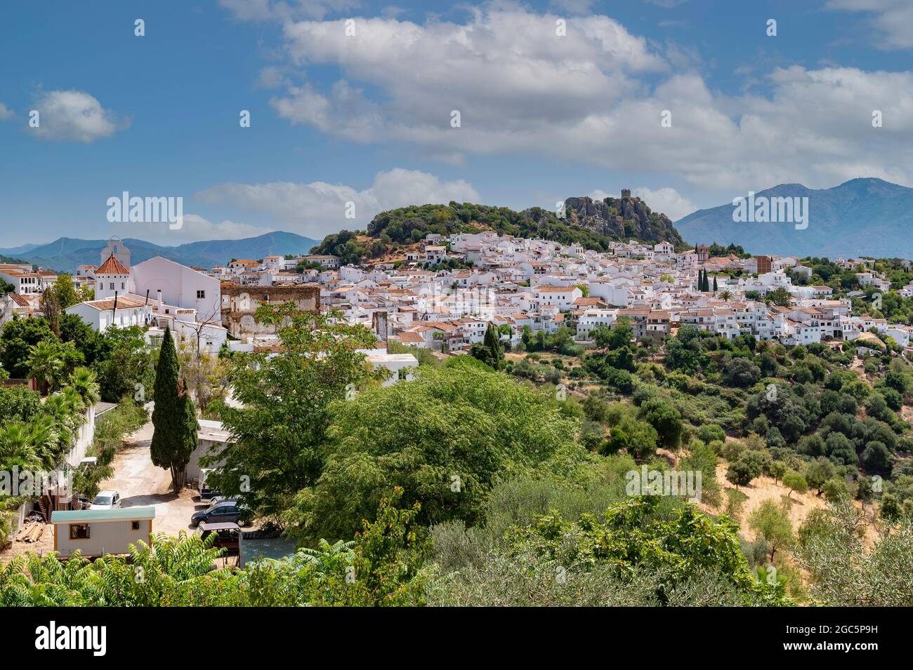 Panoramablick auf Gaucin, andalusische Stadt. Stockfoto